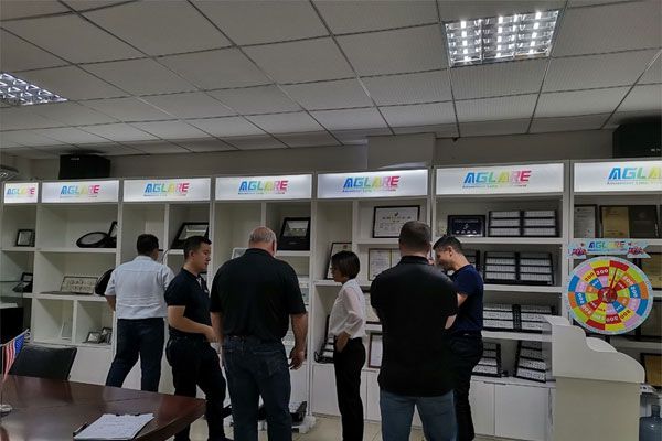 接待S36沙龙会美国客户来造访我们！